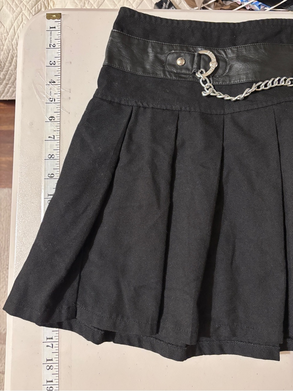 Royal Bones Y2K Emo Mini Skirt Size Large Black Pleated Chain Faux Leather Logo - Picture 7 of 10